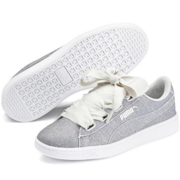 BIG KID Silver PUMA SNEAKERS With Ribbon Size 7Y - Picture 1 of 7